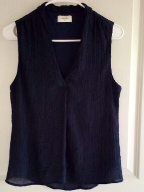 Sojourn Navy Sleeveless V-Neck Shell Top
